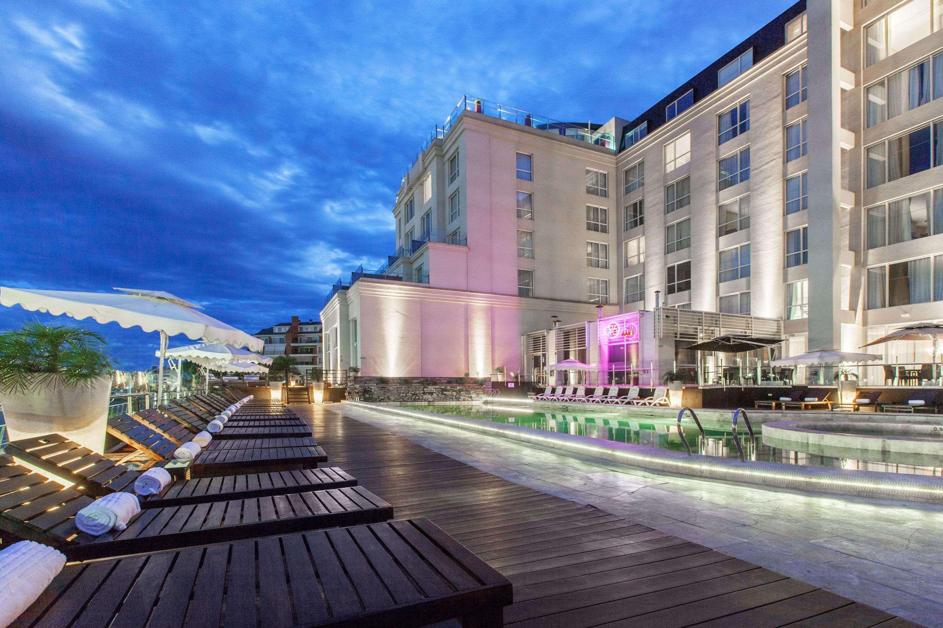 מלון Wyndham Nordelta Tigre - Buenos Aires מראה חיצוני תמונה The hotel's rooftop pool