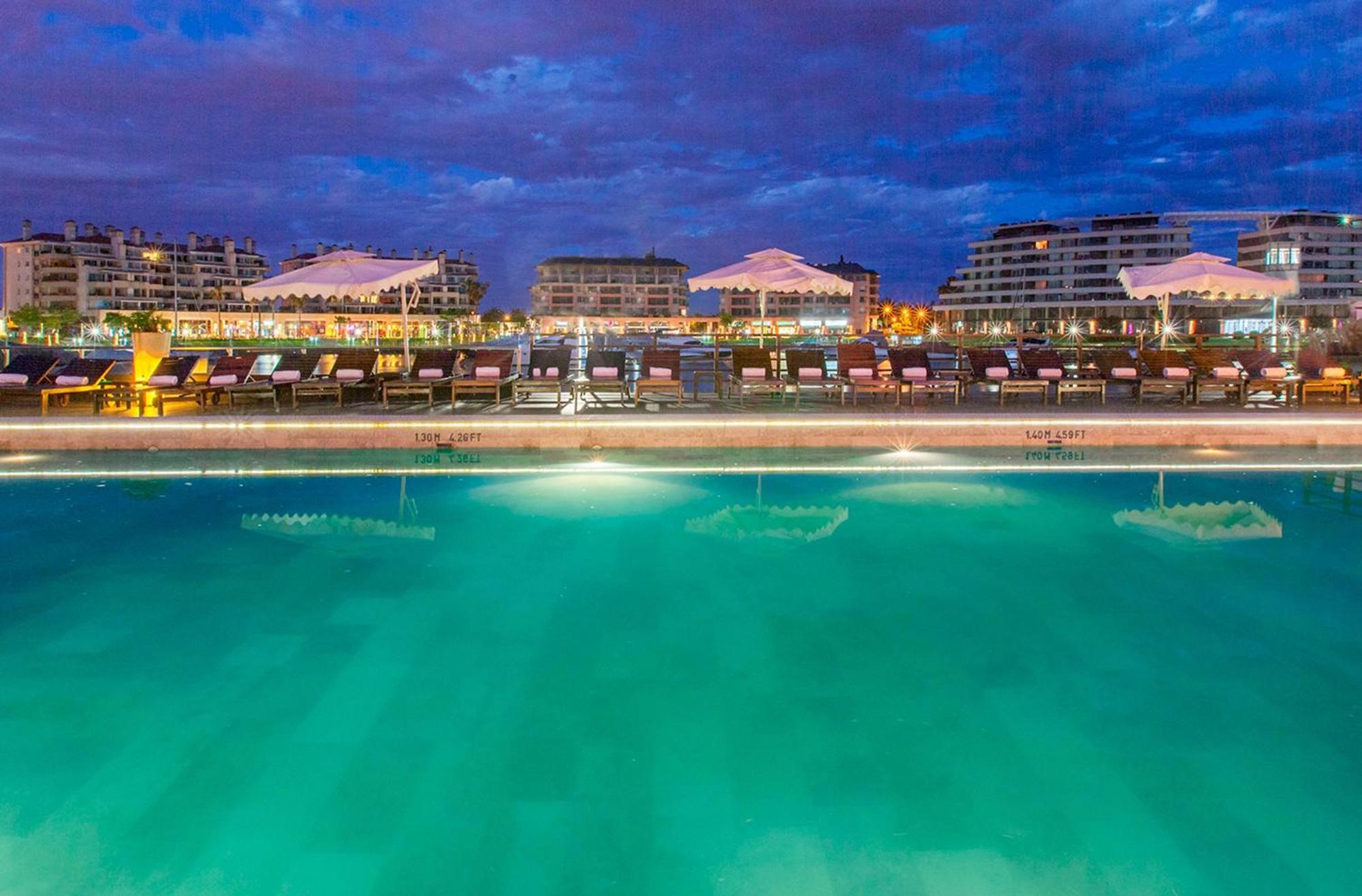 מלון Wyndham Nordelta Tigre - Buenos Aires מראה חיצוני תמונה The resort at night