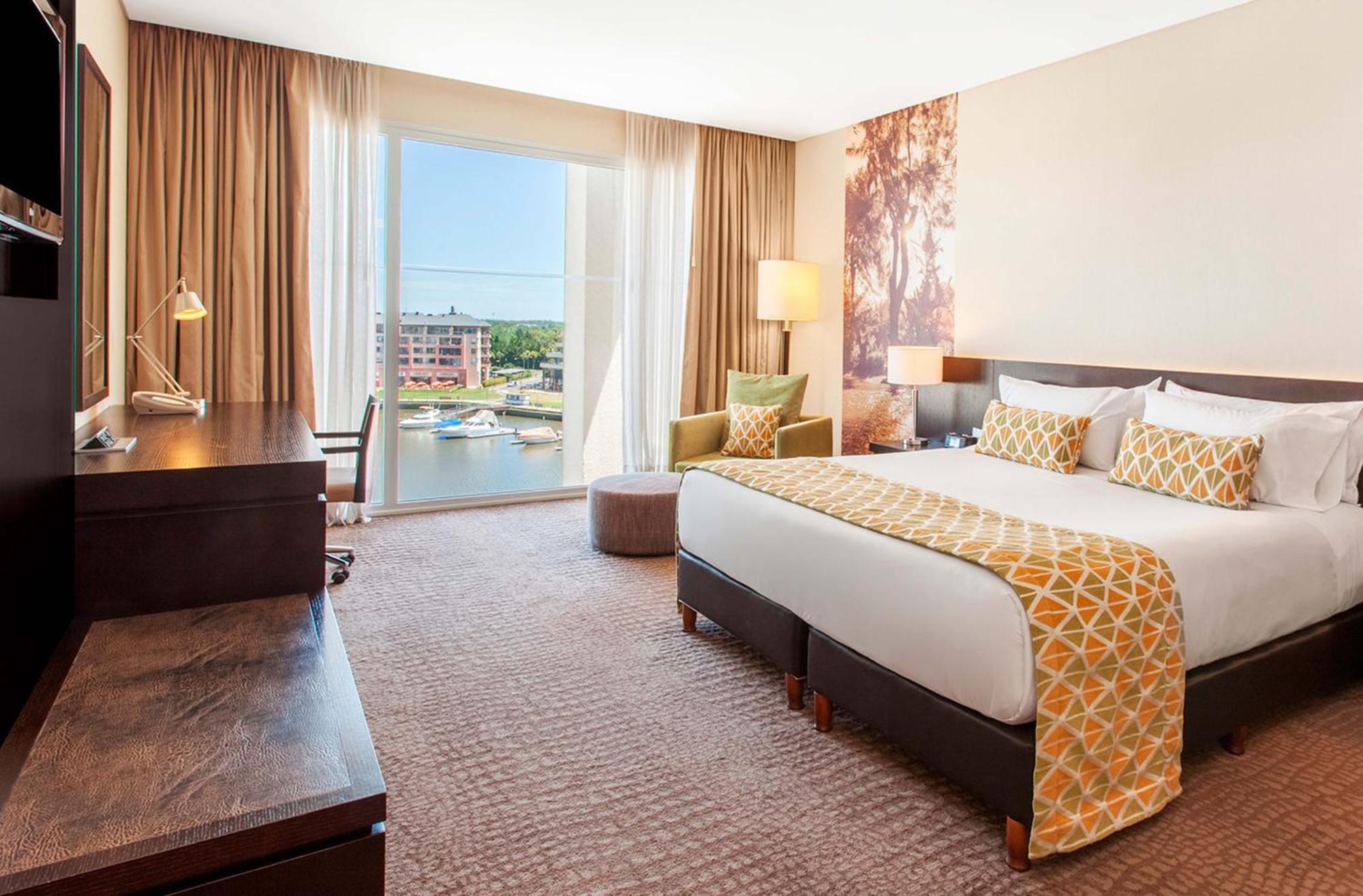 מלון Wyndham Nordelta Tigre - Buenos Aires מראה חיצוני תמונה A guest room at the Hilton Garden Inn